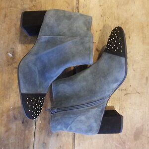 Beautiful Brenda Zaro NWOT Women's Ankle Boots size 40
